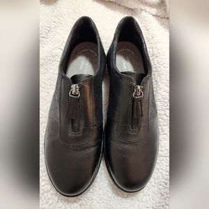 Like new Womans Clark Shoes